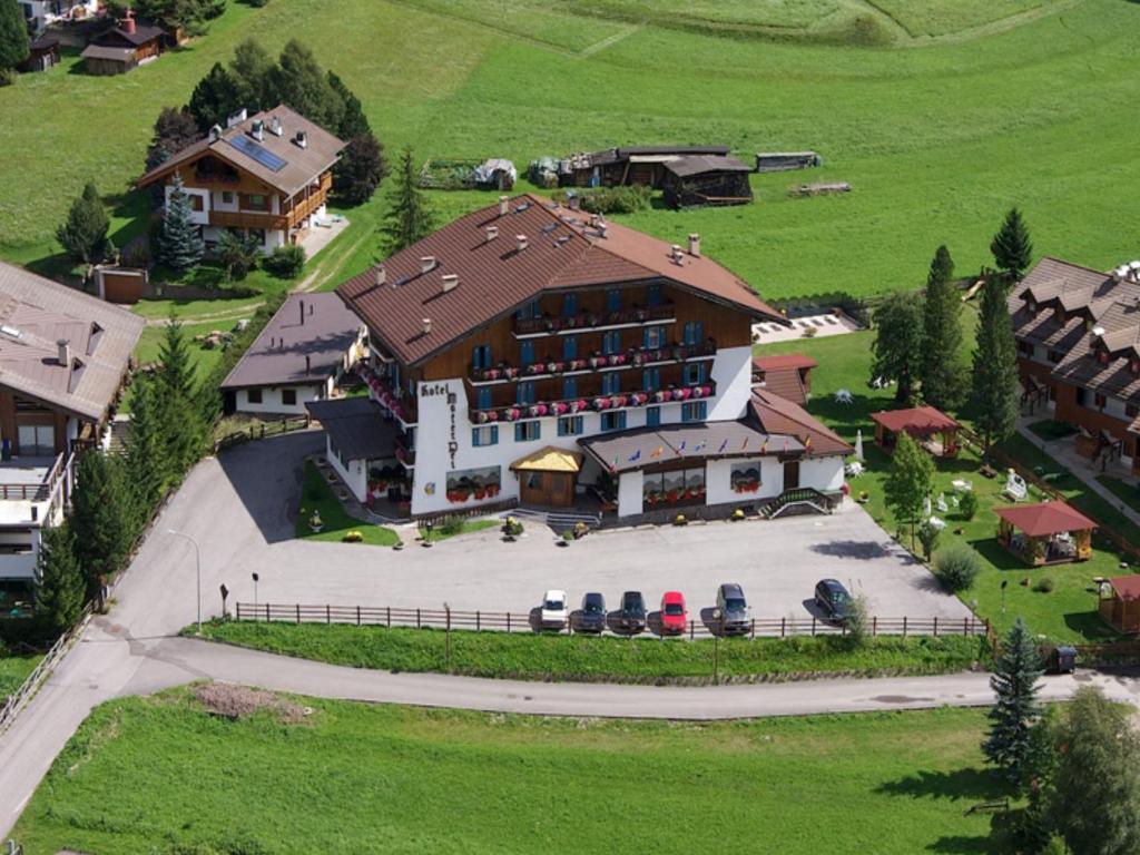 Park Hotel Mater Dei Pozza di Fassa Extérieur photo